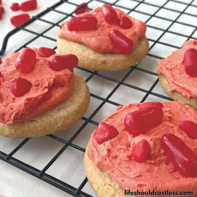 Hot Cinnamon Buttercream Frosting (Video) Life Should Cost Less