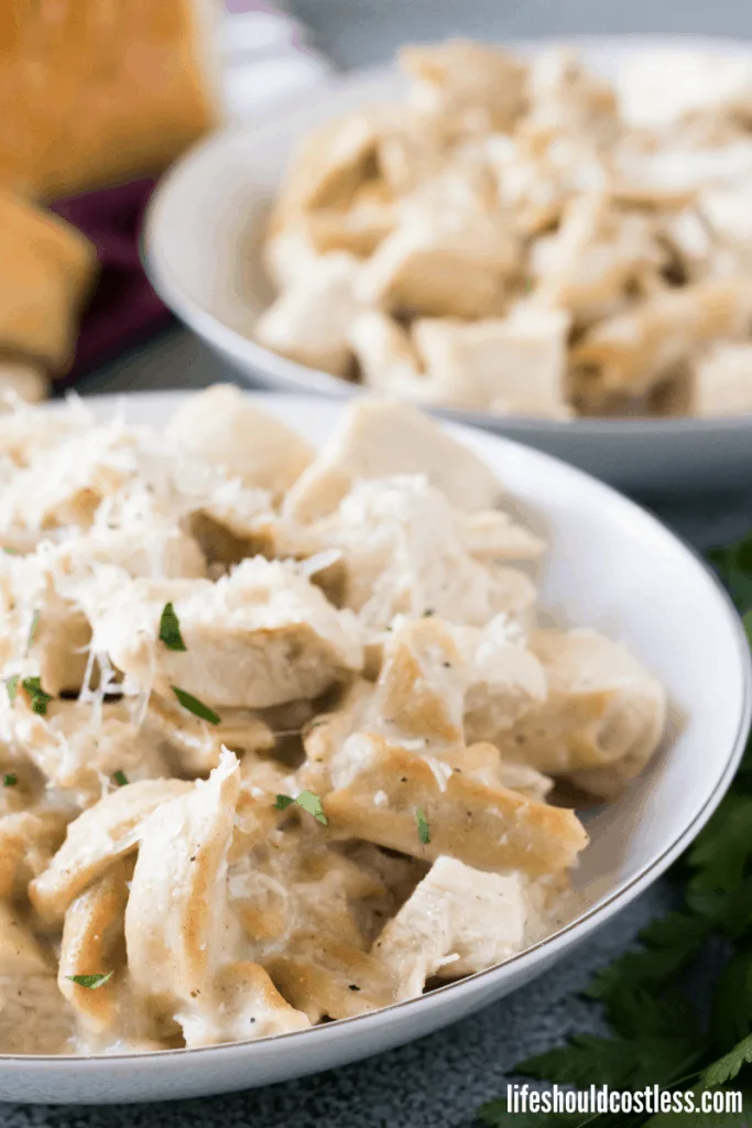 How to make chicken alfredo in a crock pot/slow cooker. lifeshouldcostless.com