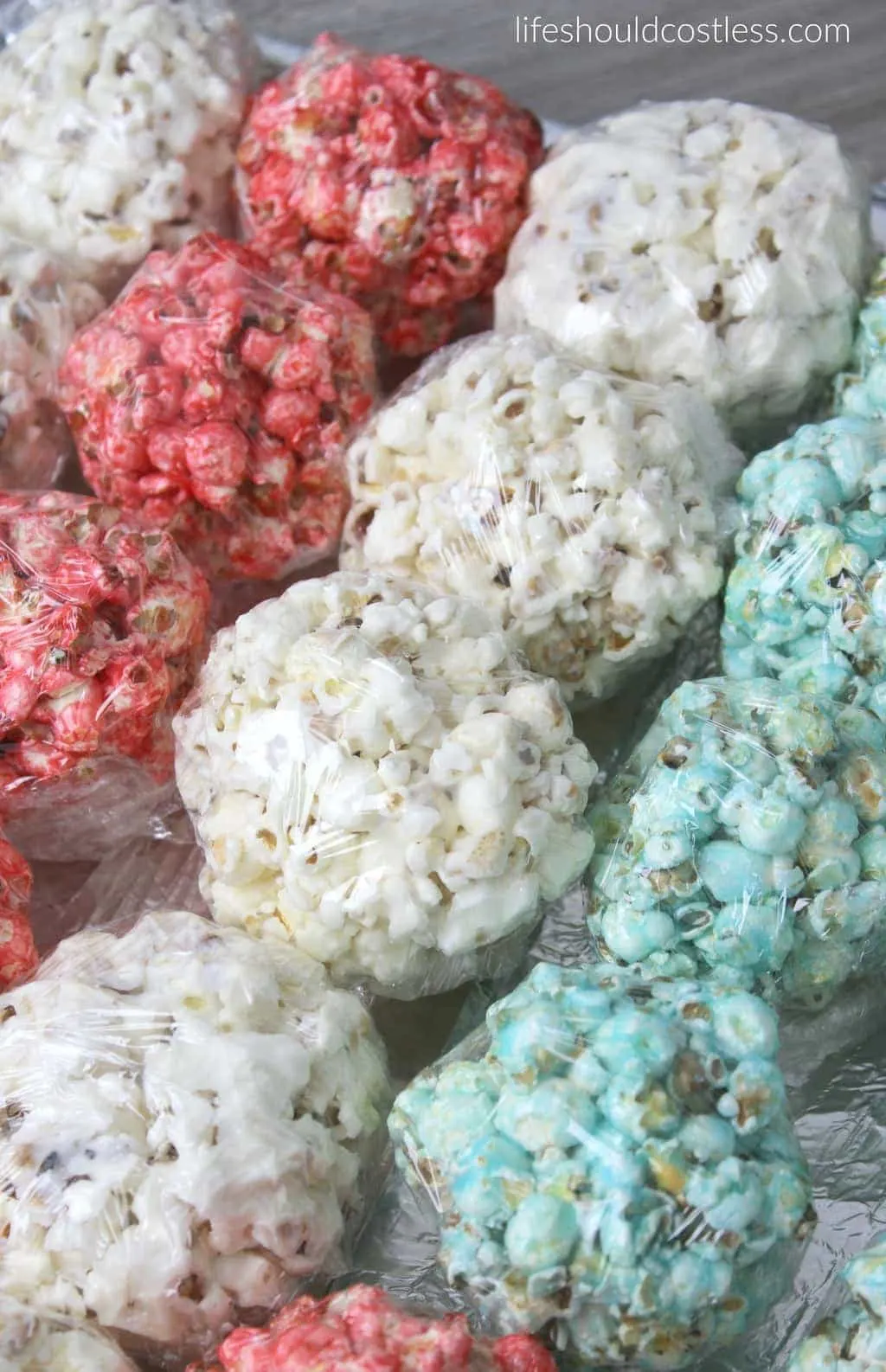 Red White and Blue Patriotic Popcorn Balls. #summertime #patriotic #dessert {lifeshouldcostless.com}