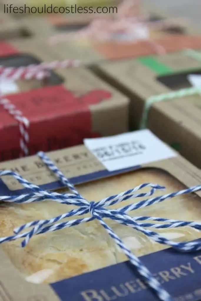 A gift idea that's as easy as pie, and costs less than $1 each. {lifeshouldcostless.com}