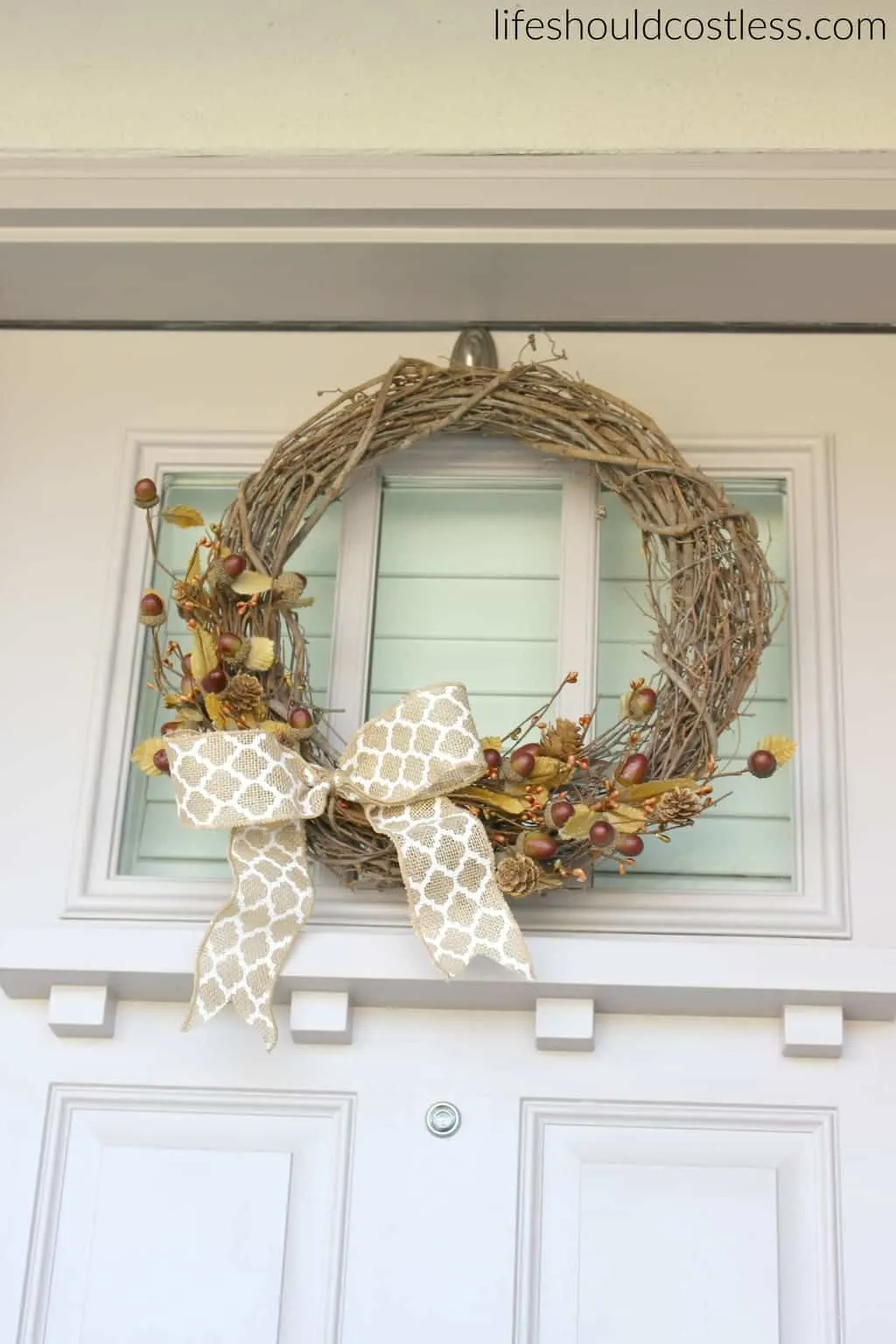 Rustic fall porch decor reveal. See this post and many more popular decor pins at lifeshouldcostless.com. Simple fall wreath.