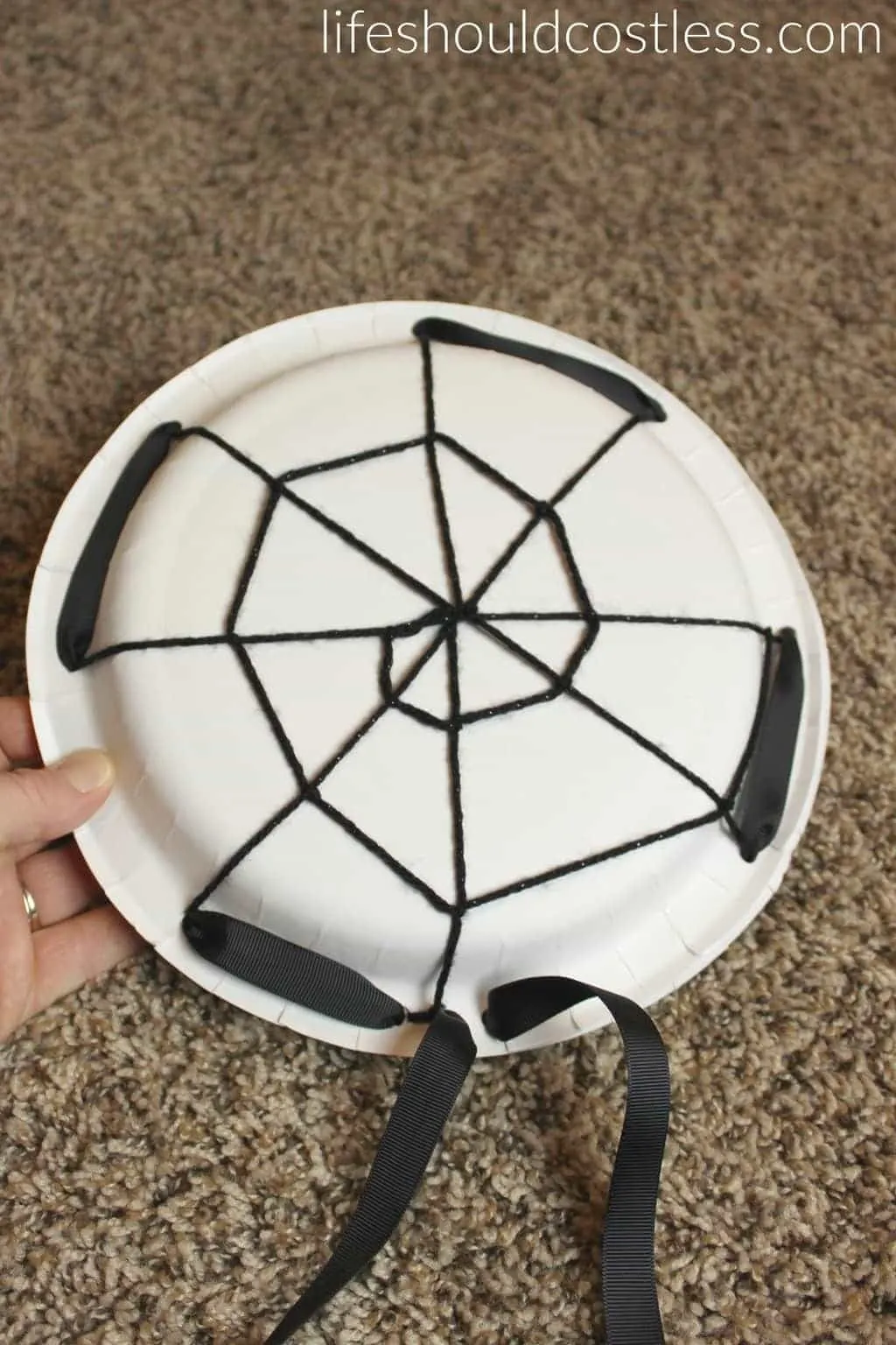 Halloween Spider Web Treat Plates. See this and many more popular seasonal pins at lifeshouldcostless.com. 