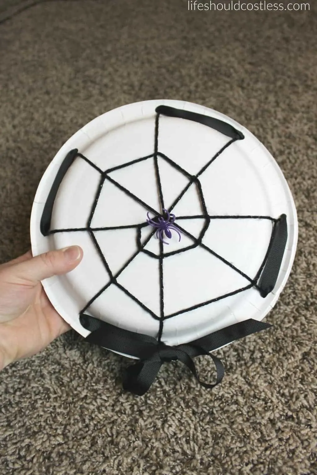 Halloween Spider Web Treat Plates. See this and many more popular seasonal pins at lifeshouldcostless.com. 