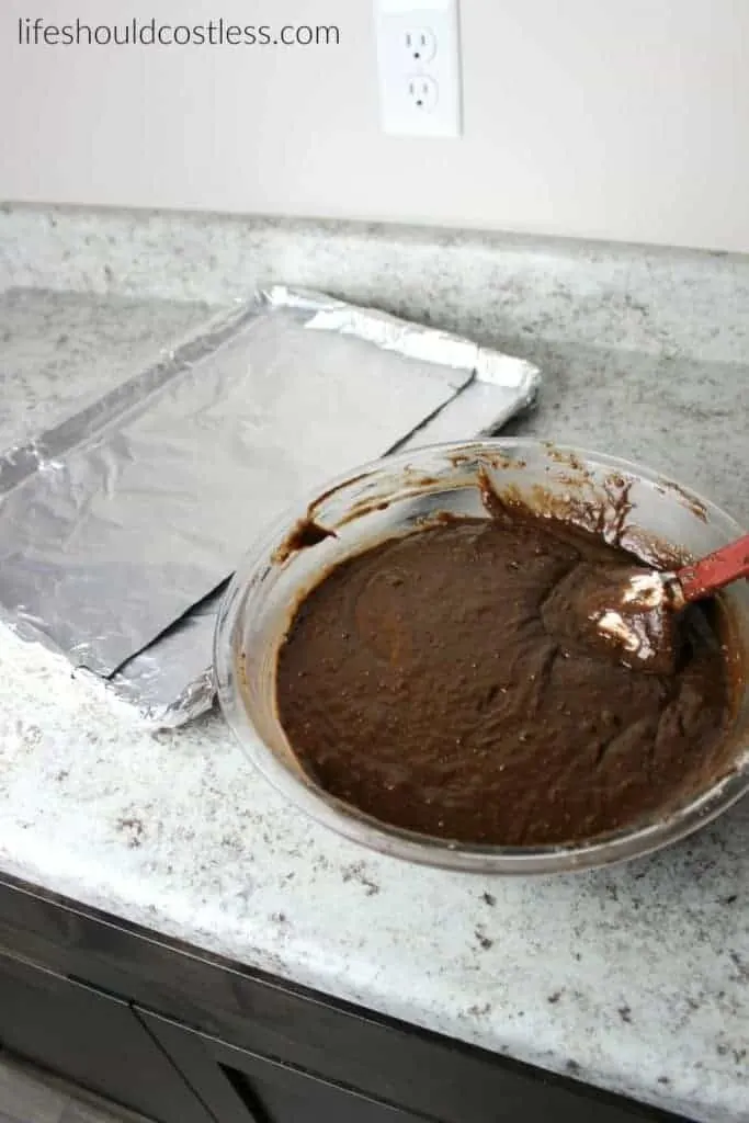 Peppermint Marshmallow Brownies. Feed a crowd this Holiday season with these delicious and gooey brownies. More popular recipes found at lifeshouldcostless.com