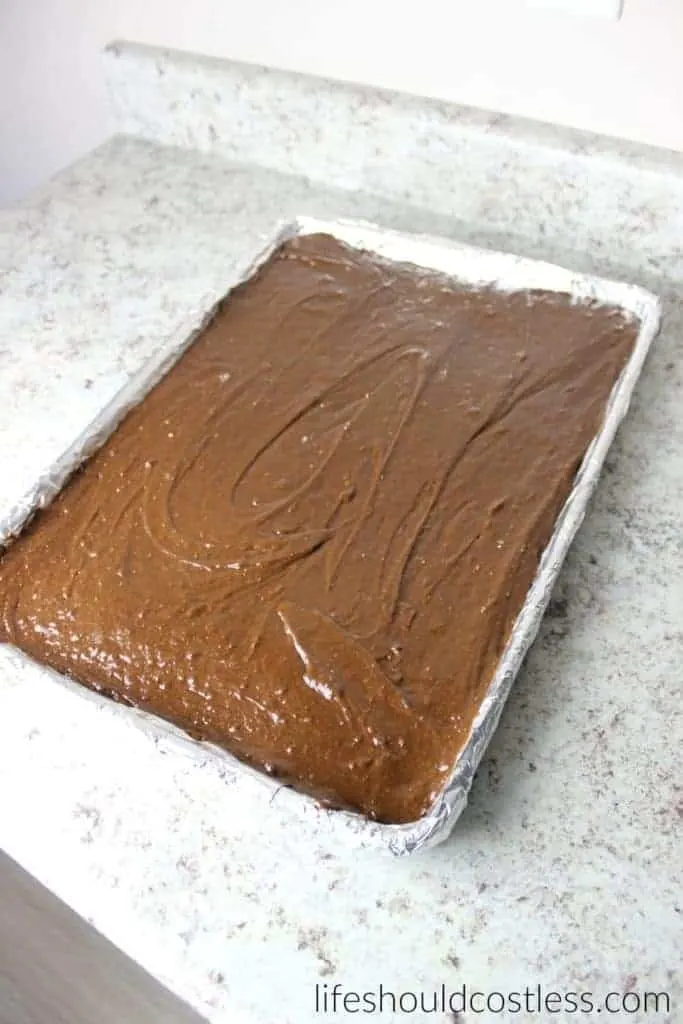 Peppermint Marshmallow Brownies. Feed a crowd this Holiday season with these delicious and gooey brownies. More popular recipes found at lifeshouldcostless.com