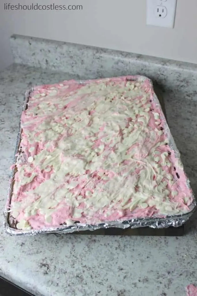 Peppermint Marshmallow Brownies. Feed a crowd this Holiday season with these delicious and gooey brownies. More popular recipes found at lifeshouldcostless.com