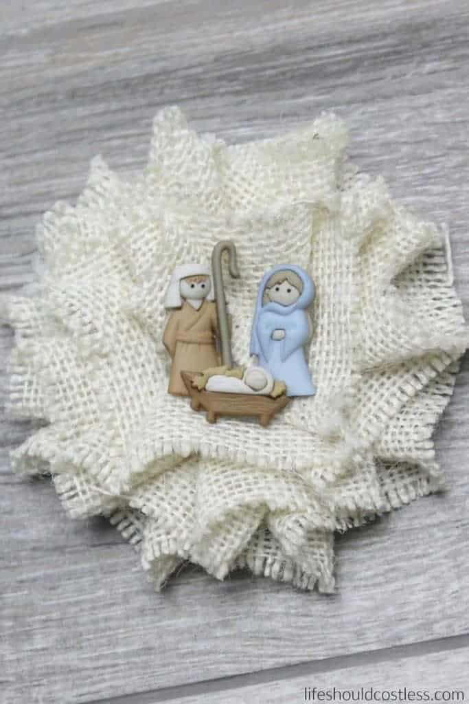 Three minute Burlap Nativity Pin. A festive Christ themed pin that will make any outfit look great for the Christmas Season. It takes only minutes to make! {lifeshouldcostless.com}