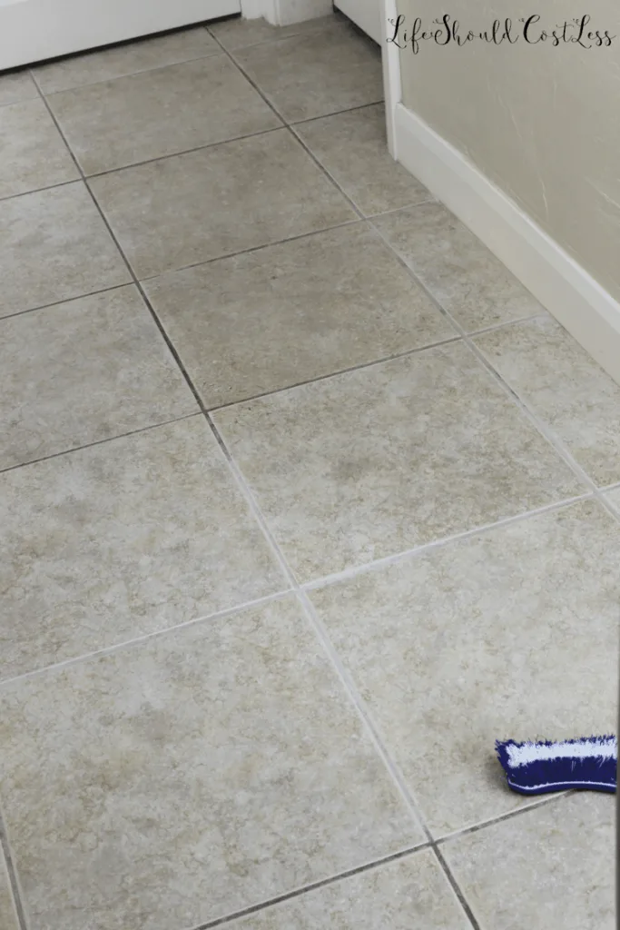 DIY grout cleaning. lifeshouldcostless.com