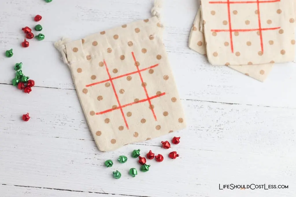 Easy Tic Tac Toe Game Christmas Kids Craft lifeshouldcostless.com 