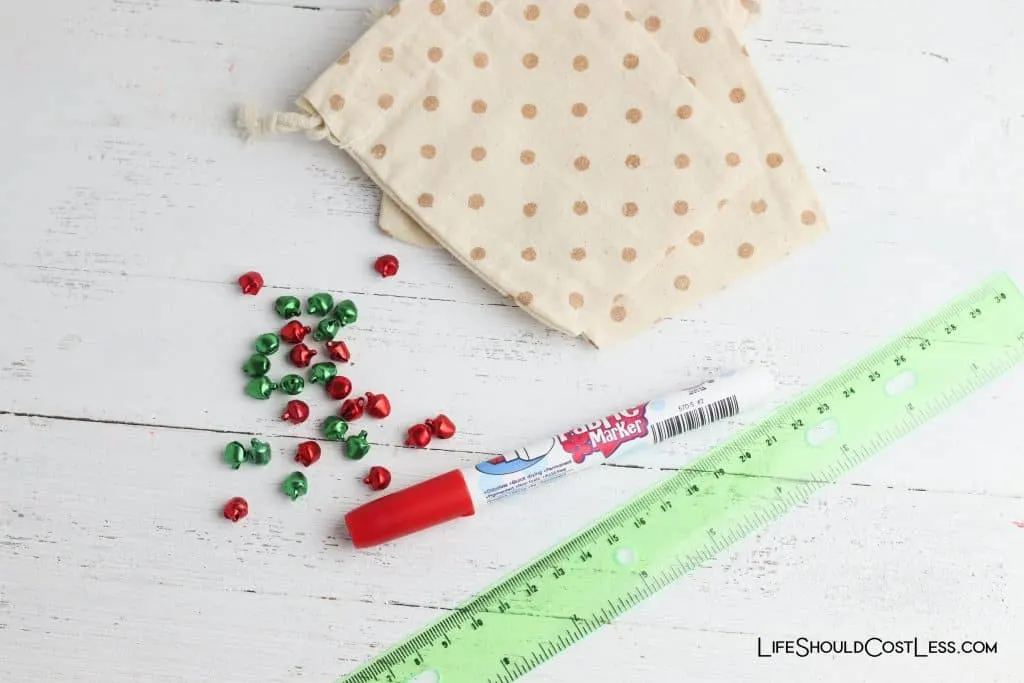 Easy Tic Tac Toe Game Christmas Kids Craft lifeshouldcostless.com 