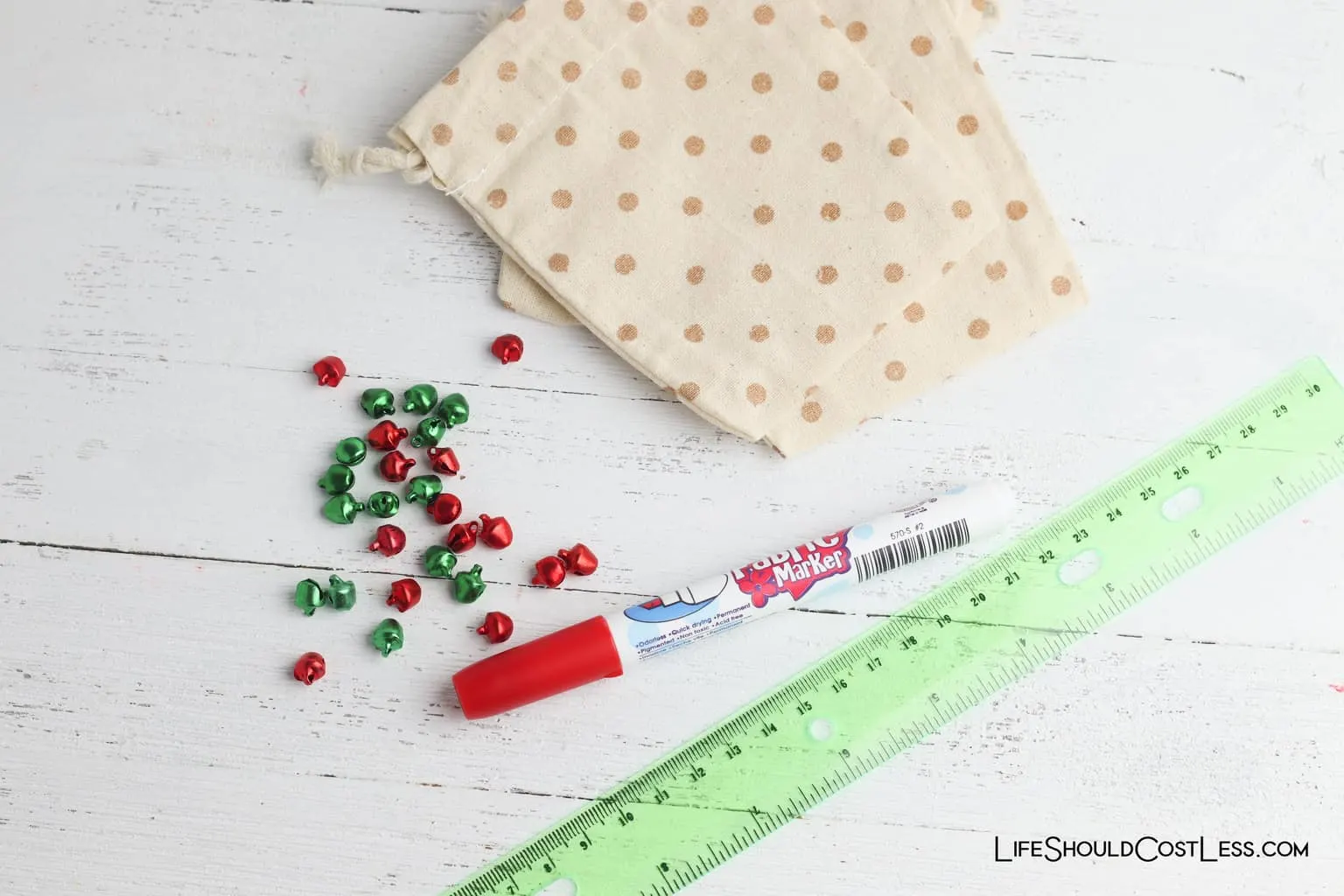 Easy Tic Tac Toe Game Christmas Kids Craft lifeshouldcostless.com 