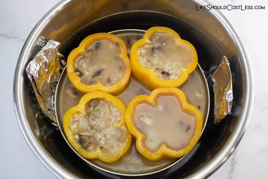 Process making stuffed peppers in instant pot pressure cooker. lifeshouldcostless.com