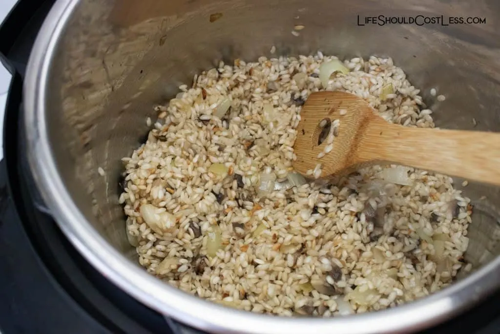 Process making stuffed peppers in instant pot pressure cooker. lifeshouldcostless.com