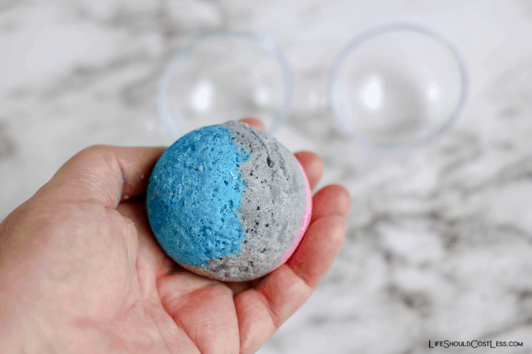 How To Mold Bath Bombs With Hidden Jewelry lifeshouldcostless.com