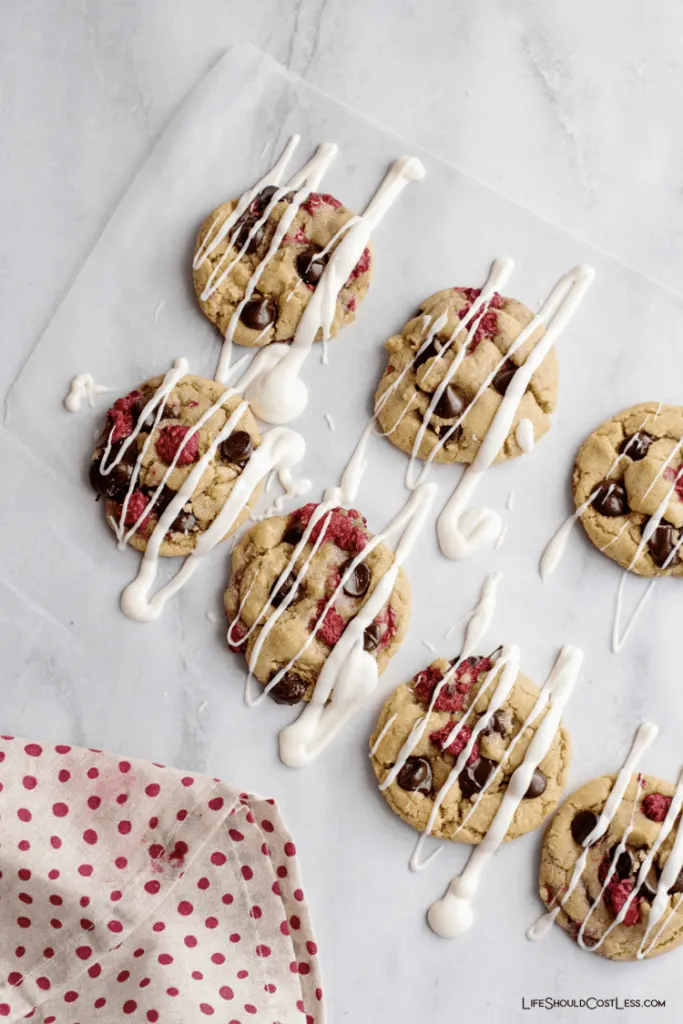 Delicious Raspberry Chocolate Cookies Recipe lifeshouldcostless.com