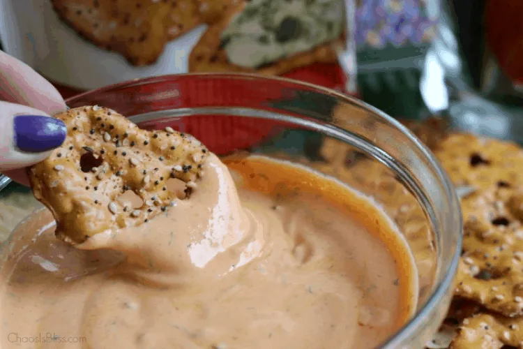 Delicious Creamy Sriracha Dip Recipe lifeshouldcostless.com