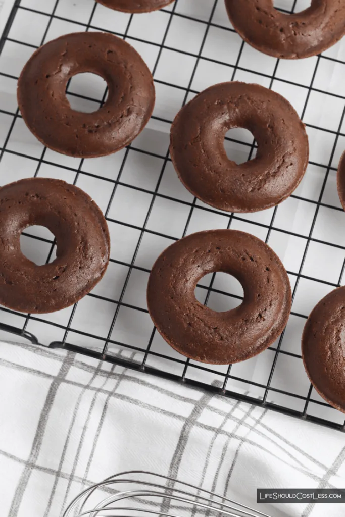 How To Bake Delicious Chocolate Donuts lifeshouldcostless.com