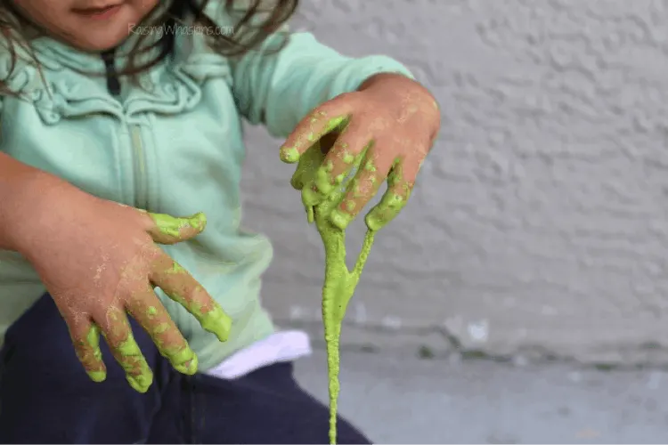 St patricks day slime allergy friendly lifeshouldcostless.com (1)