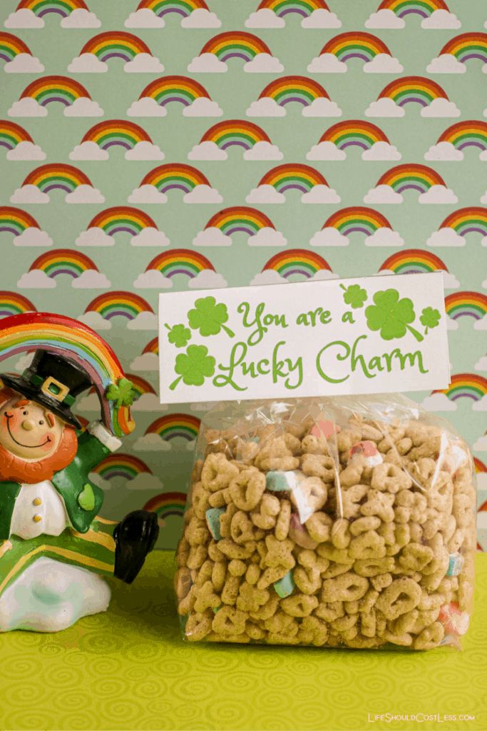 St. Patrick's Day Printable Signs, Free treat bag printable. lifeshouldcostless.com