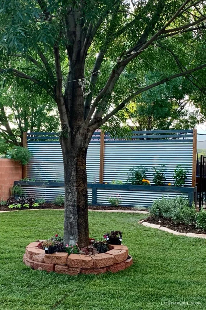 DIY Farmhouse Corrugated Metal Fence With Built-In Planter Box Build. lifeshouldcostless.com