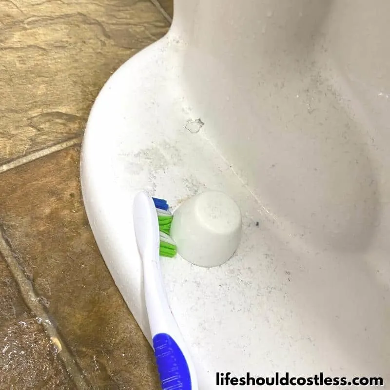 Toilet cleaning and disinfecting with vinegar Step 2 C